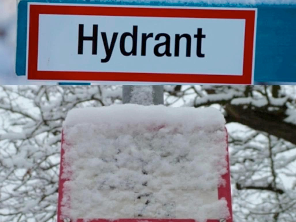 Hydrant mit Schnee